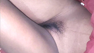 Desi hot bhabhi romantic munda mein dalwa rahi rahi hai.