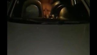 Dogging do Poderoso marido leva esposa novinha para o dotado comer dentro do carro na rua