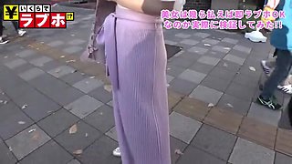 高身長でEカップの美形お姉さんがブラの上からおっぱい揉まれて照れながら感じる