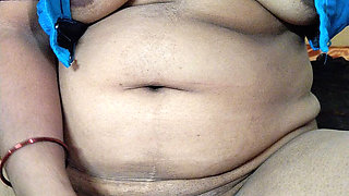 Desi Beautiful Saira Bhabhi Big 8inch Cucumber Masturbating