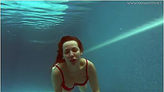 Juicy Russian Babe In The Pool