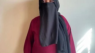Big Ass Maid Aria Mia Gets Fucked While Cleaning Bedroom in Saudi Arabia - Anal & Cum
