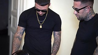 Receptionis provides the best mouth services to hotel guests