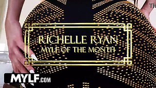 Richelle Shows Everyone Why She’s At The Top Of Her Field