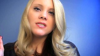 Pretty Hot Blonde Cam Babe Masturbate Solo on Cam