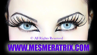 Diva del Tubo shows her legs and ass to her asshole slave