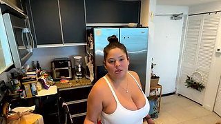Live Stream with Dani Valentina
