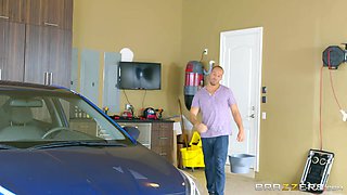 Car Wash Coochie With Sean Lawless, Harlow Harrison - Brazzers