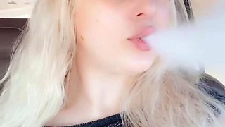 Amateur Webcam Cute Teen Plays Solo with Big Dildo