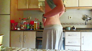 Guy Shows off His Sexy Body