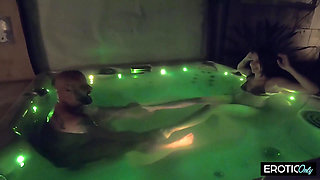 He Squirts Into Her Pussy Hole in the Pool