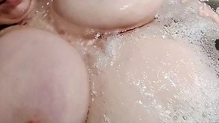 Big boob brunette masturbates on webcam