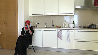 A Lebanese Slut Talks on the Phone and Masturbates