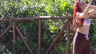 Risky Handjob for a Hot Babe in the Park!