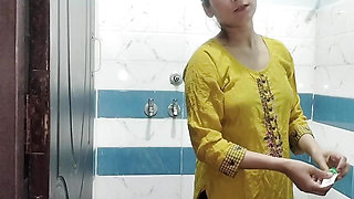 Naukrani ko piche se pakad ke gand maar li