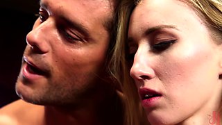 Sexy amateur blonde chick fucked hardcore