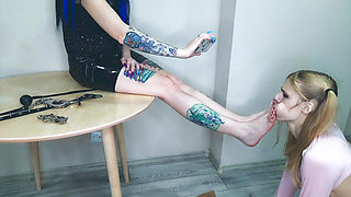 Foot fetish, foot worship. Sissy Blaire_18 kisses and licks Dominatrix Nika's feet