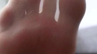 MissesDiscreets - HOOTERS waitress makes you worship her