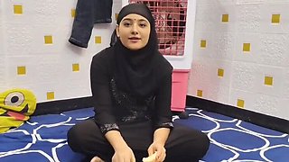 Desi Muslim Bhabi Gets Anal and Blowjob from Neighbor on First Day in New Room