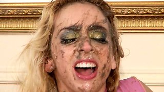 Cute amateur blonde teen Nishe pussy fucked in the car