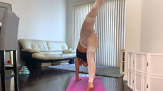 Solo girls masturbate until orgasm for
