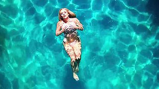 Fit Buxom Bubble-assed Blonde Fitness Instructor Bunny Madison Enjoys Her Client's Monstrous BWC