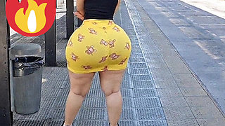 Big ass waiting for the bus in Argentina