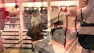 Serenity Cox and Nadia Foxx go shopping with vibes in!