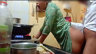 Hindi housewife's steamy encounter during meal prep