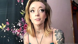 Amateur Webcam Cute Teen Plays Solo with Big