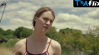Mackenzie Davis Rump, Titties Episode in Station Eleven