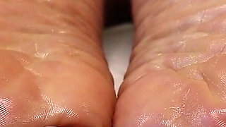 BBW Goddess Sole Asmr - Wrinkled Feet & White Sheets, Silent Foot Worship for Addicts