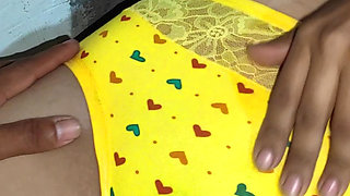 I'm a virgin! Oh yes, that's so good! Slowly penetrate my pussy in this Tamil Indian video.