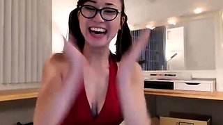 Ebony busty teen Taren Hayes shows her big boobs