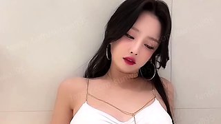 Hot asian babe goes crazy jerking