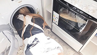 Young Amateur Maid Stuck in Washing Machine Fucked Hard