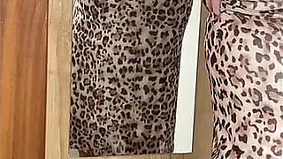 Vgq5 Aunty Sandra Does a Very Sexy Strip for You