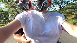 picking up my favorite DIDI client without a bra, I convince him to fuck!