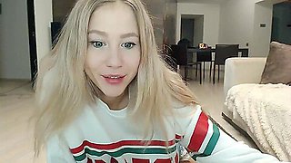 Cute teen 18+ lola playing here pussy on cam