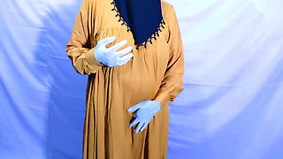 Indian Muslim Hijabi Beautiful Wife Satisfying Her Sexual Hunger With Her Hands - Clear Hindi