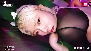 Hot female at asiancosplay trailer