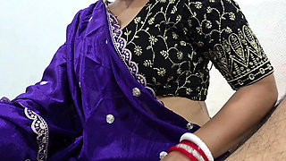 Hot Desi Bhabhi Aunty Sex Video with Saree Removing