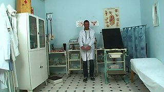 Jennifer gets wet at her doctor's and lets herself be fucked on the patient's bed