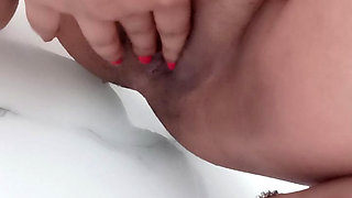 Pissing babu show chut