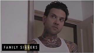 Bombshell Milf Gets Her Trimmed Pussy Licked And Pounded By Her Stepson With Small Hands And Jasmine Jae