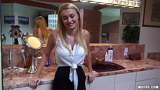 I Know That Girl - Natalia Starr Always Has Time for Late Night BJ