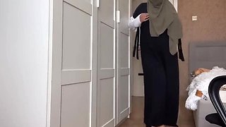 Hijab Arab Slut Lux Eva Solo Pussy Close-Up No Panties