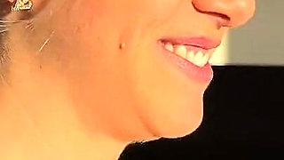 The Client Is a Beautiful Blonde with Big Breasts, She Wants to Suck the Technician Because He Excites Her!