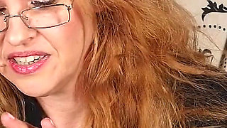 Naughty Mature Woman Deisy Likes to Rub Her Pussy on Cam