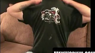 Tatted dude taunts arsehole while masturbating solo
